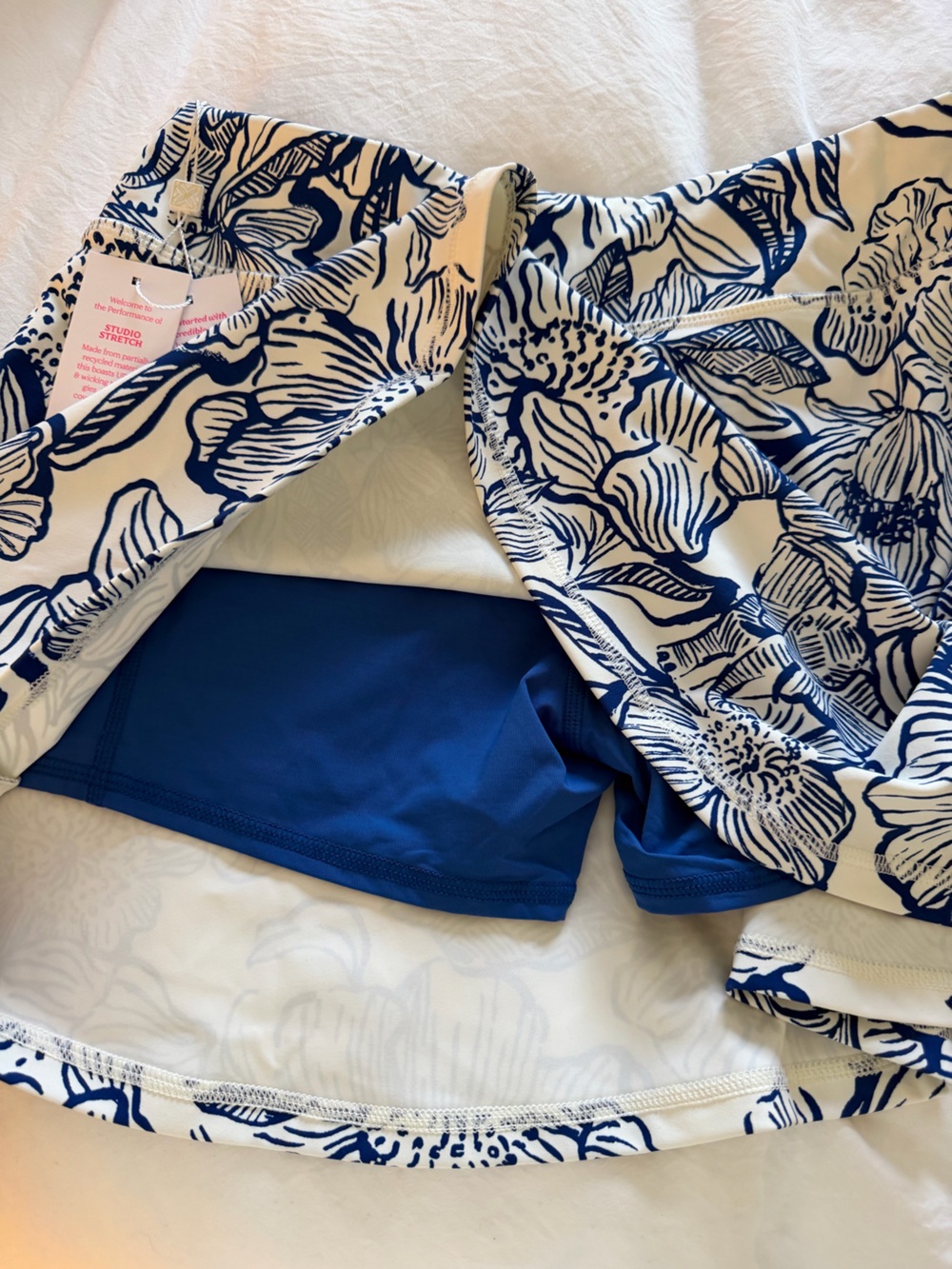NWT Lilly Pulitzer Navy and White Floral Workout Skirt - Picture 2 of 3